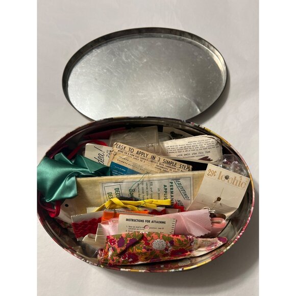 1960s Vintage Tin With Assorted Sewing Notions & Patterns - Picture 1 of 12